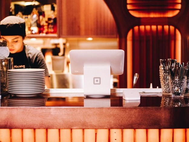 Turning Tables and Profits: 4 Best Practices for Efficient Restaurant Operations
