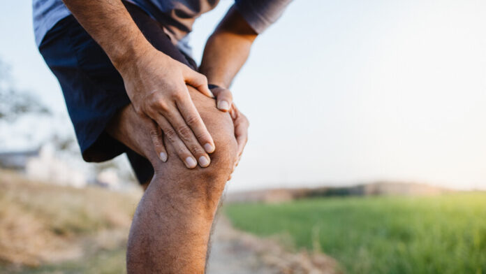 Living Well with Arthritis: 7 Practical Tips for Managing Arthritis Pain